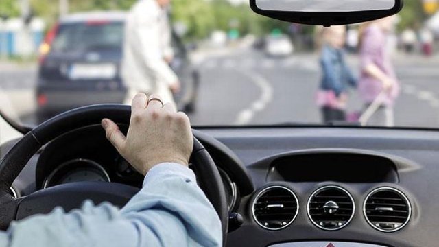 “Mercedes” kombaynla toqquşdu, ölənlər var - Biri polisdir