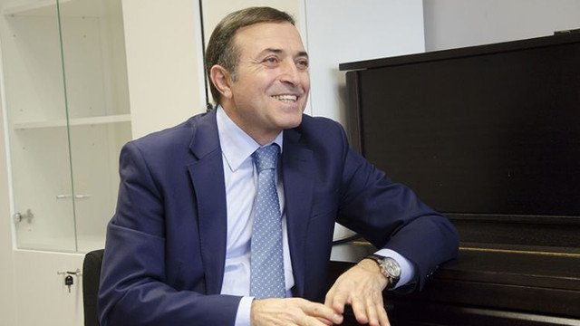 Statusum bir çox siyasətçidən üstündür - Xalq artisti