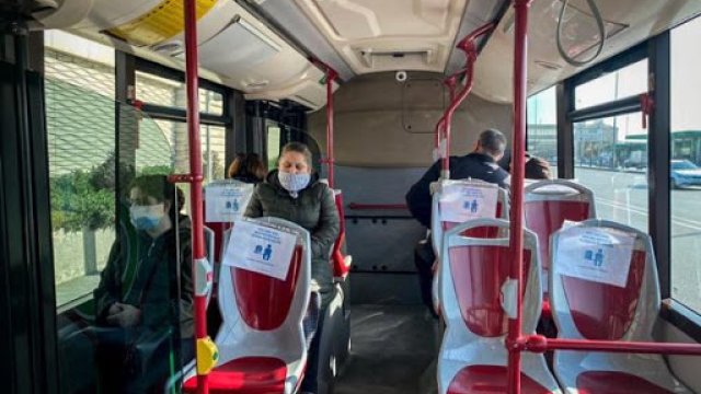 Maska taxmayanlar avtobuslara buraxılmayacaq - QƏRAR