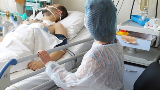 100 nəfər reanimasiyada, 221 nəfər süni nəfəs aparatındadır - TƏBİB SƏDRİ