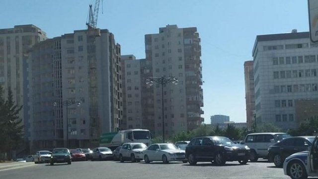BAKIDA TIXAC - Bu yollarda hərəkət dayandı