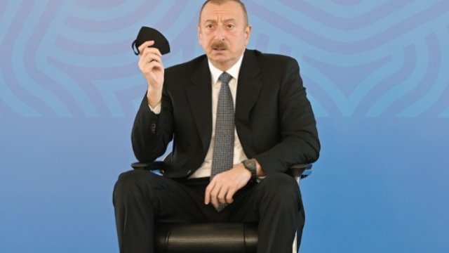 Bütün qapalı yerlərdə tibbi maskadan istifadə edirəm - İlham Əliyev (VİDEO)