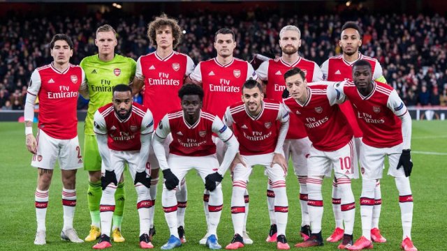 “Arsenal” Corc Floyd üçün diz çökdü