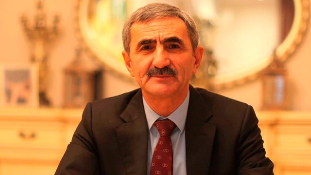 Tanınmış hüquqşunasdan yüksək mədəniyyət nümunəsi
