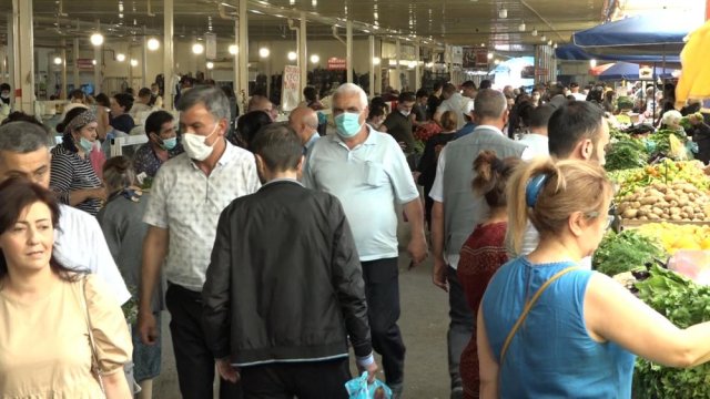 Evdən çıxma qadağasına hazırlıq - Bazarlarda sıxlıq (VİDEO)