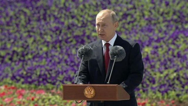 Putin 2 aydan sonra ilk dəfə ictimaiyyət önünə çıxdı