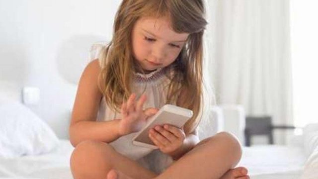 Övladlarımızı telefon asıllığından necə uzaq tutmalı? – PSİXOLOQ YANAŞMASI