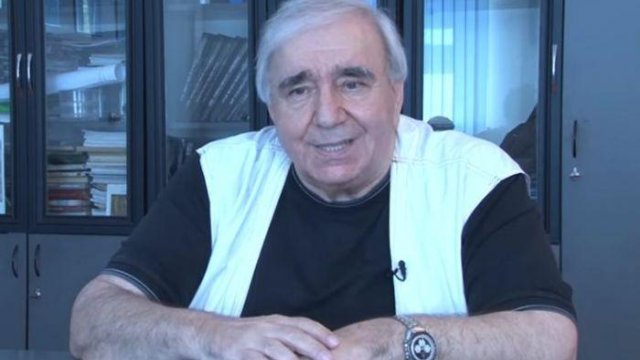 Ramiz Rövşənin heç yerdə dərc olunmayan şeiri - Məzunlara hədiyyə