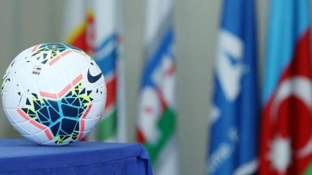 Avtobusa 40 adam buraxmaq olar, meydançaya 22 futbolçu yox?