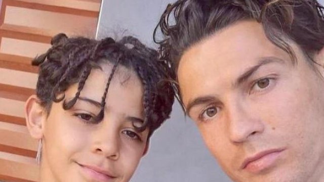 Ronaldo oğlunu belə təbrik etdi - FOTO
