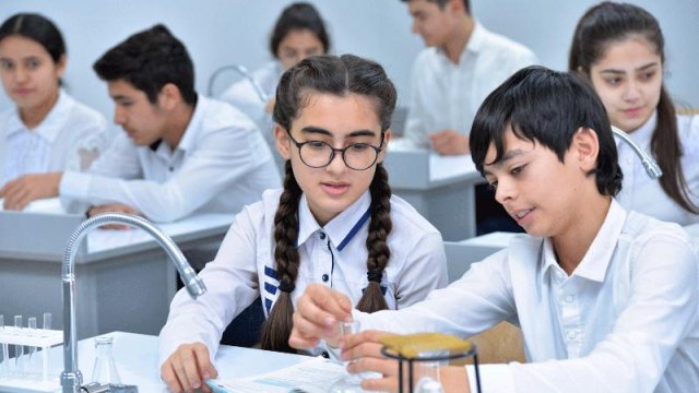 Bakı məktəblərində çalışan müəllimlərin orta aylıq maaşı açıqlandı - STATİSTİKA