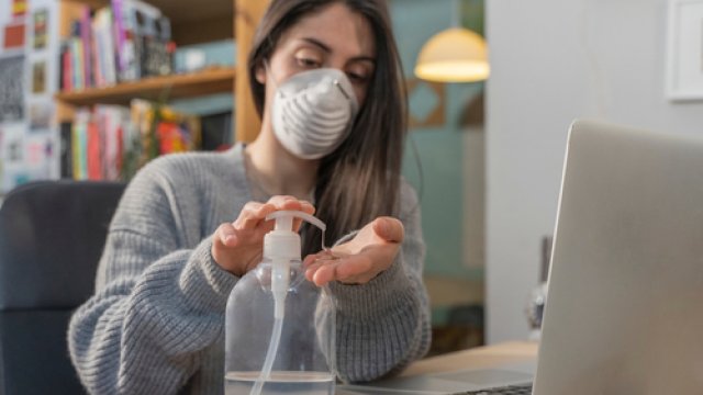 Bu şəxslər SMS icazə ilə də evdən çıxa bilməz