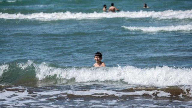 Sərt karantindən əvvəl çimərliklərdə vəziyyət - VİDEOREPORTAJ
