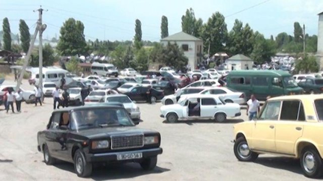 Pandemiya dövründə maşın bazarı: Bitməyən “Mercedes” və VAZ sevgisi - VİDEOREPORTAJ
