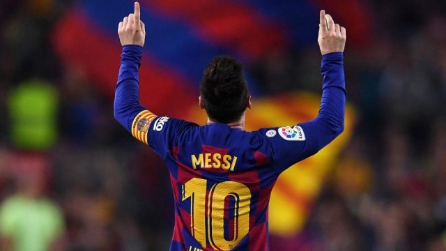 Messi niyə qol vurduqdan sonra barmaqları ilə göy üzünü işarət edir?