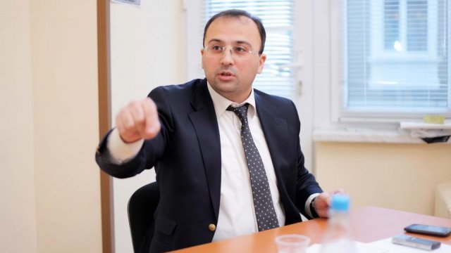 Bu, ateistlərin özlərini oxumuş kimi göstərməsindən irəli gəlir - Elşad Miri (VİDEO)