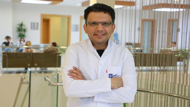 Məşhur cərrah pandemiya üçün ayrılan xəstəxanadakı işindən ayrıldı - SƏBƏB