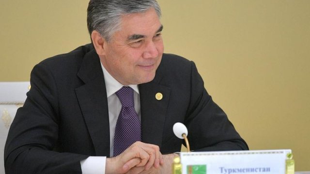 Prezident ad günündə qoyun kəsdi