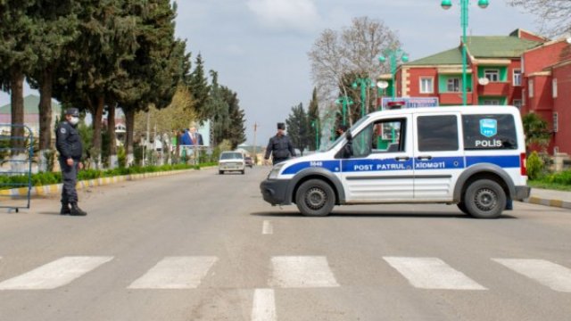 Bakıda karantin postunda polisi maşın vurdu