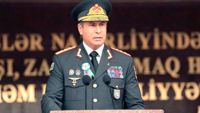 Vilayət Eyvazov məzunlara paqonlarını təqdim etdi - FOTO
