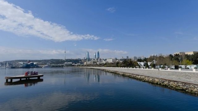 Bakıdakı üfunət qoxusunun episentrindən VİDEOREPORTAJ