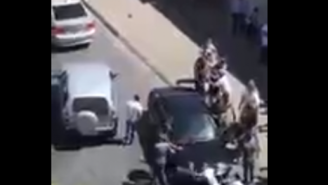 Azərbaycanda polislərə hücum olundu - VİDEO