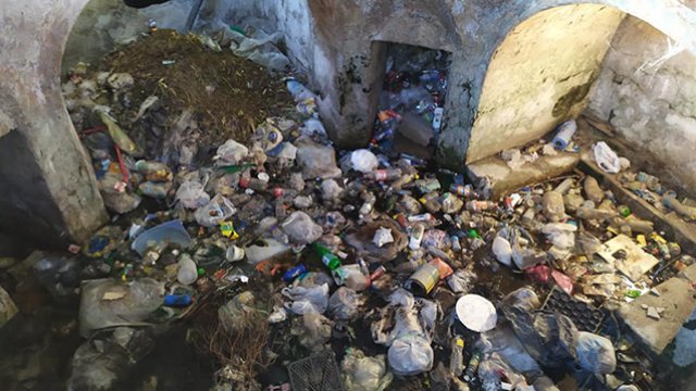 Zibilliyə çevrilən tarixi hamam - FOTO