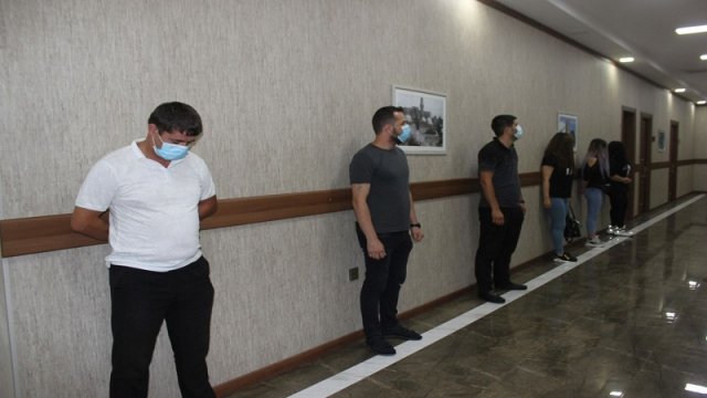 Xüsusi icazəsi olanların şəxsiyyət vəsiqələriylə sərnişin daşıyan sürücü saxlanıldı - FOTO