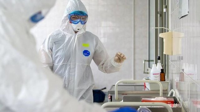 Azərbaycanda daha bir həkimi koronavirusa yoluxdu - FOTO