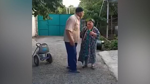 Azərbaycanda yaşlı cütlüyün illərə meydan oxuyan sevgisi dillərə düşdü - VİDEO