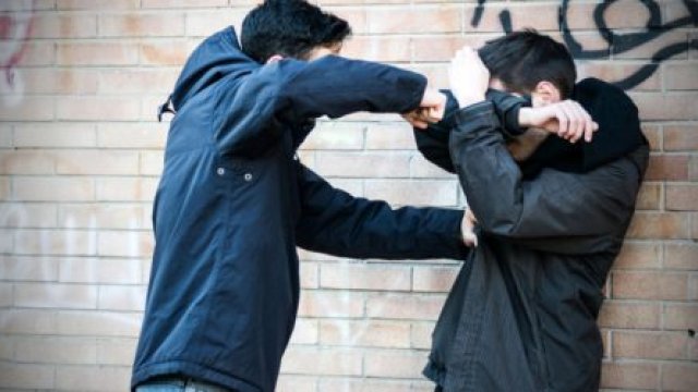 Koronovirus xəstəsi evdən çıxıb qonşusuyla dalaşdı