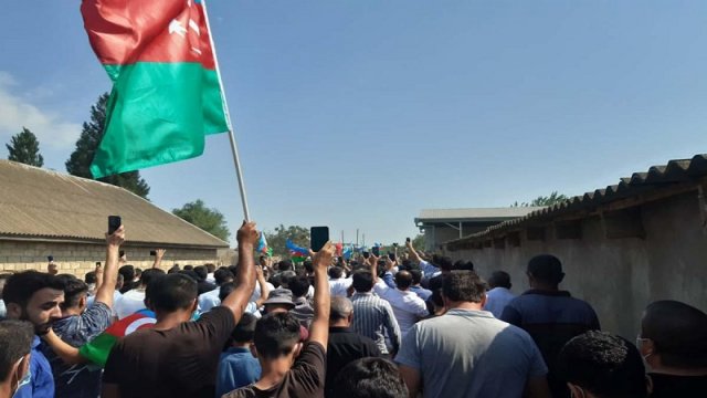 Şəhid baş leytenantla vida mərasimi başladı (FOTO)