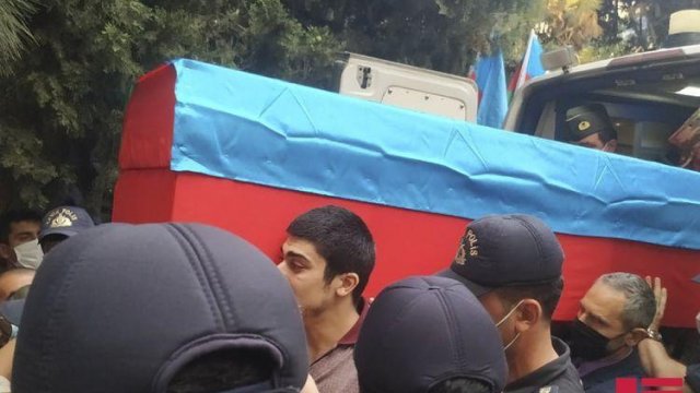 Şəhid generalın və şəhid polkovnikin cənazələri ata ocaqlarına aparıldı