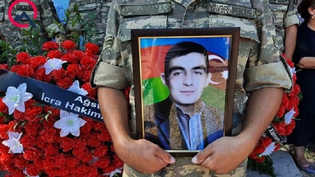 Şəhid İsmayılovla vida mərasimi keçirilir - FOTO