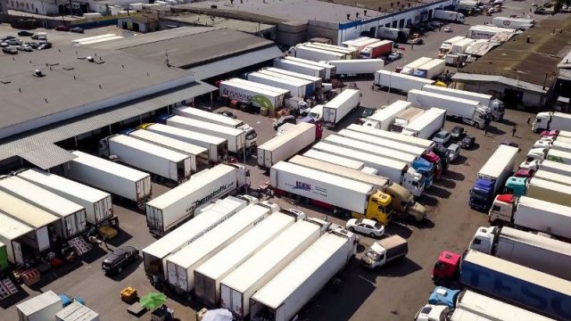 Şəmkirlilər ermənilərin Rusiyadakı yük maşınlarını bazaya buraxmadılar