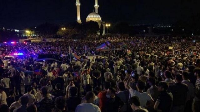 Döyülsəm də, gərək, mitinqçilərin qabağına çıxaydım – Aqil Abbas