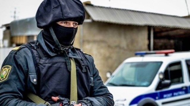 Polisdən əməliyyat keçirdi - Silahlı şəxs saxlanıldı