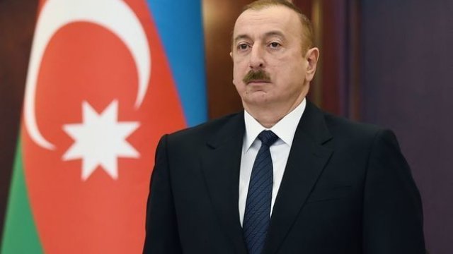 İlham Əliyev şəhid general və polkovnikin ailəsinə ev verdi