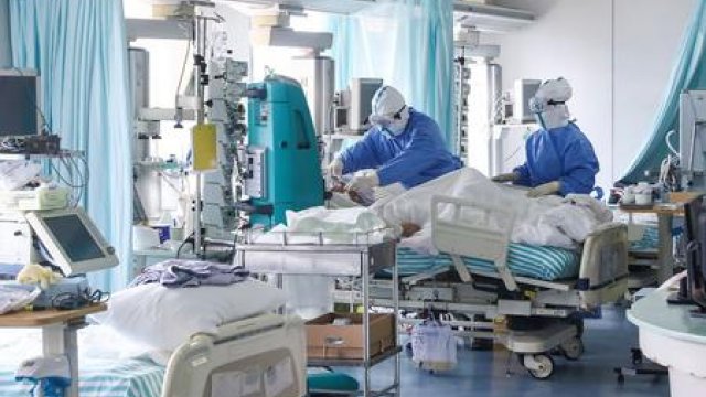 Bakıya gətirilən 115 kubalı həkim hanı? - Azərbaycanlı həkimdən ittiham