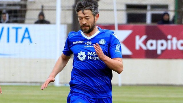 Azərbaycanlı futbolçu və məşqçi orduya könüllü yazıldı 