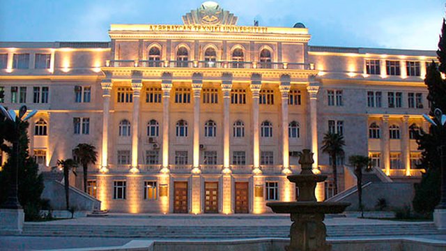 AzTU-nun dosenti koronavirusdan öldü (FOTO)