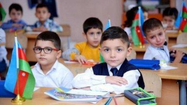 Məktəblərin açılması sual altındadır - Məktəbli forması da hələ tikilmir