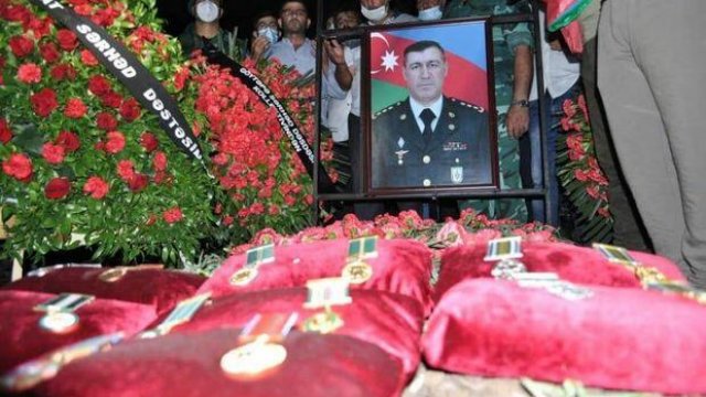 Qəzada faciəli şəkildə ölən polkovnik dəfn edildi - FOTO