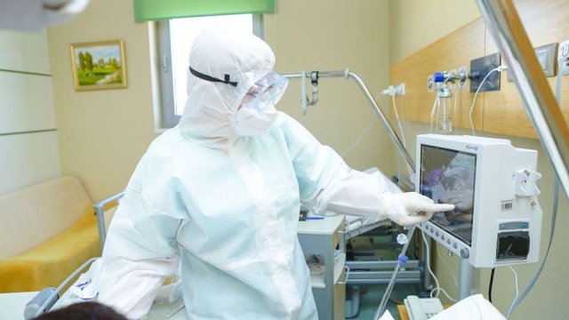 Azərbaycanda daha bir məşhur həkim koronavirusa yoluxdu