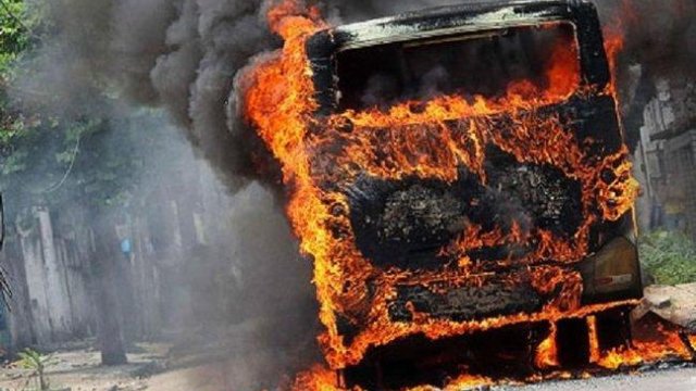 Azərbaycanda TIR yandı - 20 ton ipək kül oldu