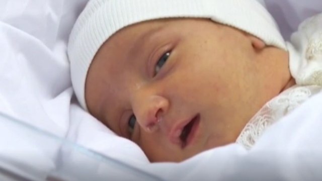 Şəhid gizir Yaşar Babayevin yeni doğulan qızı evə buraxıldı - VİDEO