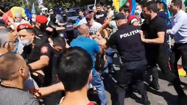 Daha bir ölkədə ermənilər azərbaycanlılara hücum etdi - FOTO