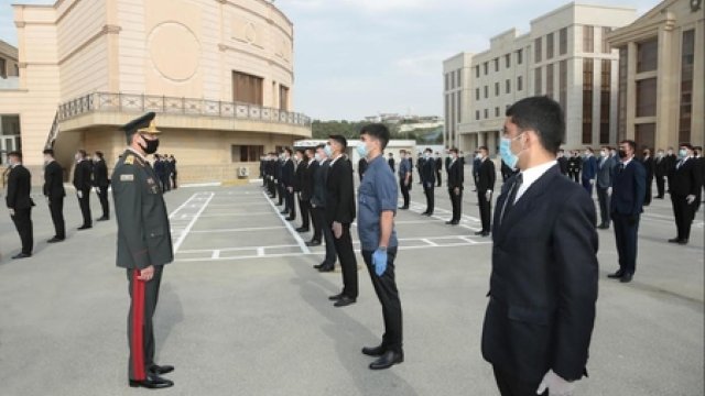 Vilayət Eyvazov polis olmaq istəyən gənclərin sıra baxışını keçirdi