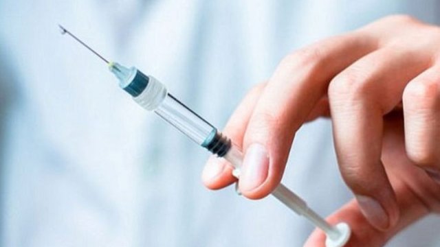 Azərbaycanda 27 yaşlı oğlana anası evdə iynə vurdu, öldü