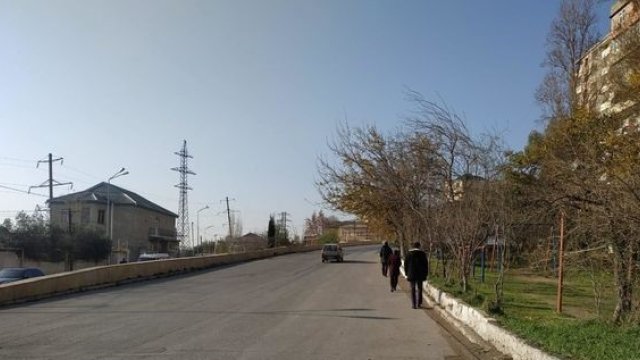 Bakıda təmir edilmiş bəzi küçələrdə yollar niyə daralıb?xa0